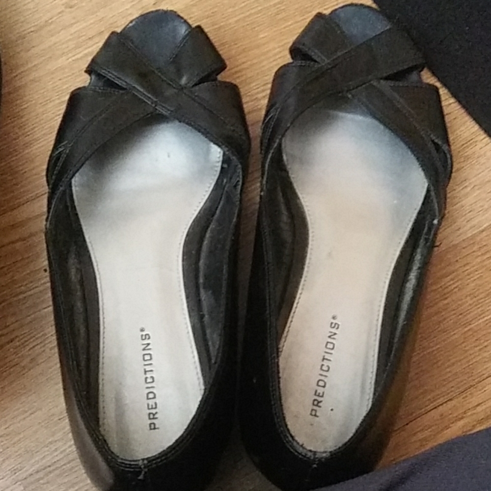 Black wedge shoes